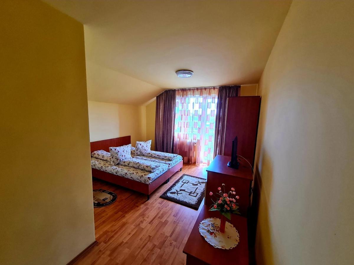 Pensiunea Sanziana Hotel Oradea Ngoại thất bức ảnh