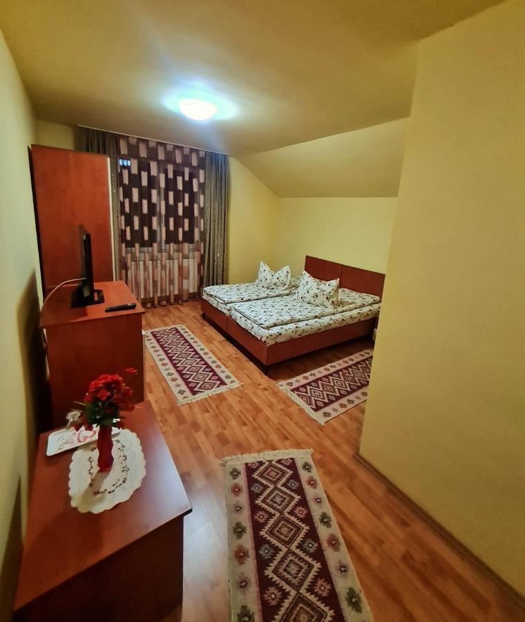Pensiunea Sanziana Hotel Oradea Ngoại thất bức ảnh