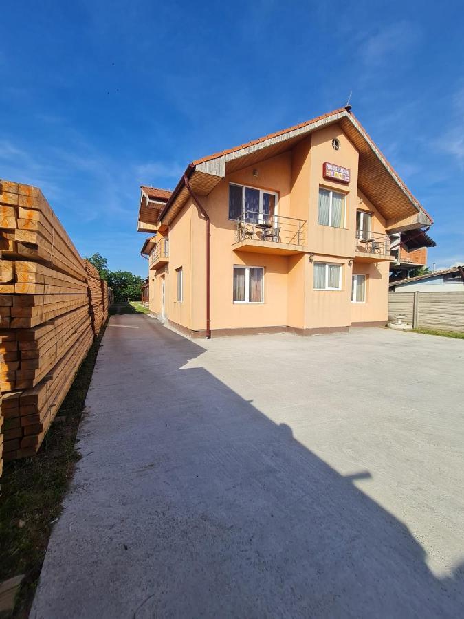 Pensiunea Sanziana Hotel Oradea Ngoại thất bức ảnh
